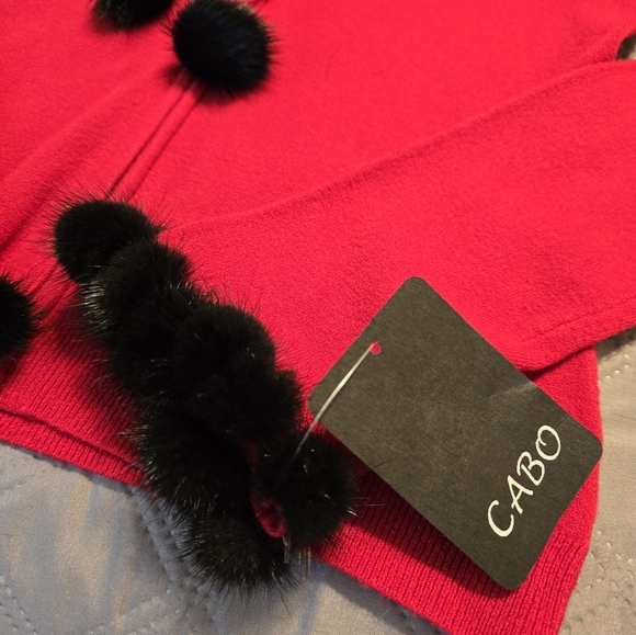 NEW faux fur trim sweater by Cabo size Small. - Picture 2 of 6